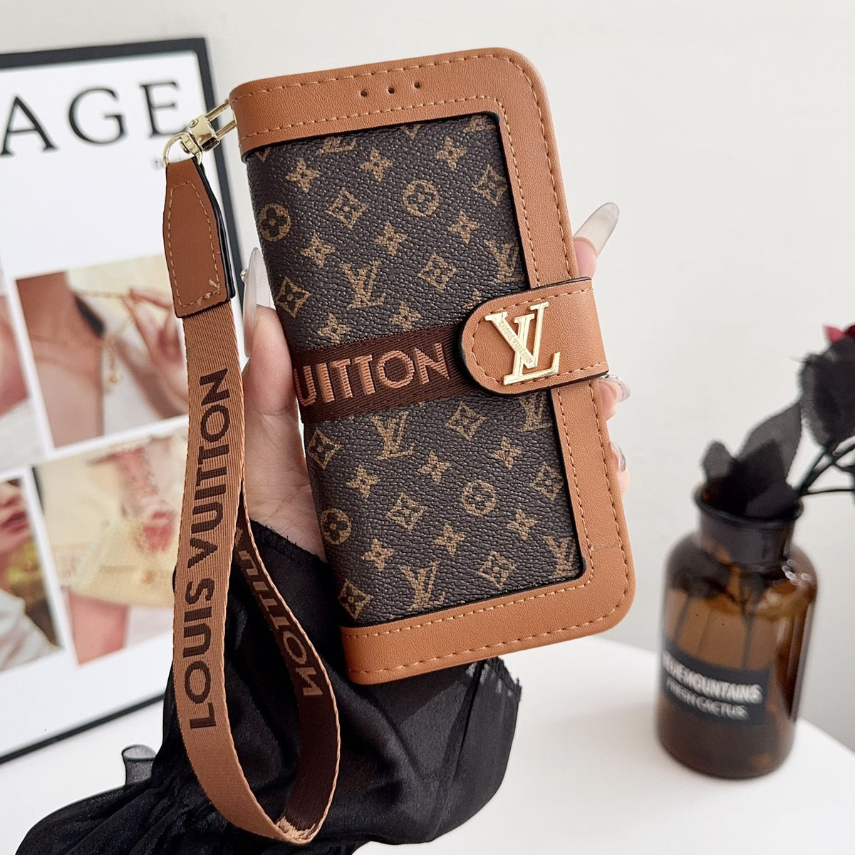 Louis Vuitton Flip Folio iPhone Case 17 Series Pattern LV Leather Black Monogram